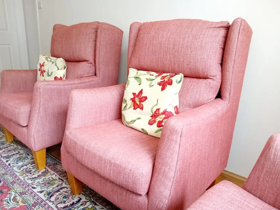 HSL Eltham 3 piece suite. 3 seater sofa and 2 chairs