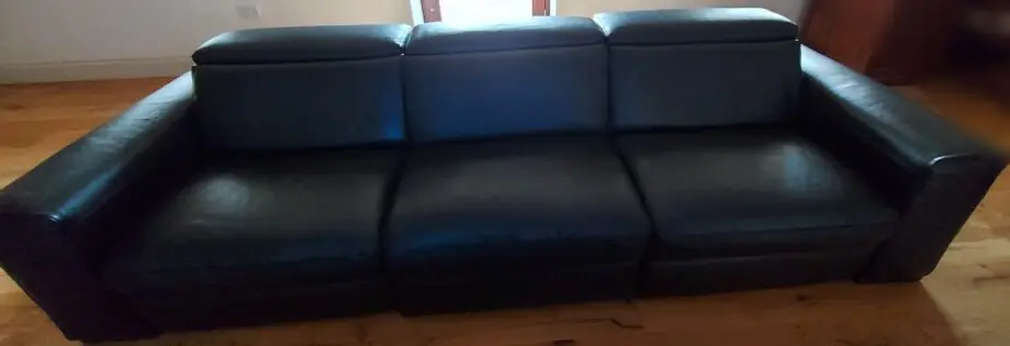 Natuzzi Sofa Set (3 and 2 seater) Black Leather Recliners Superb condition