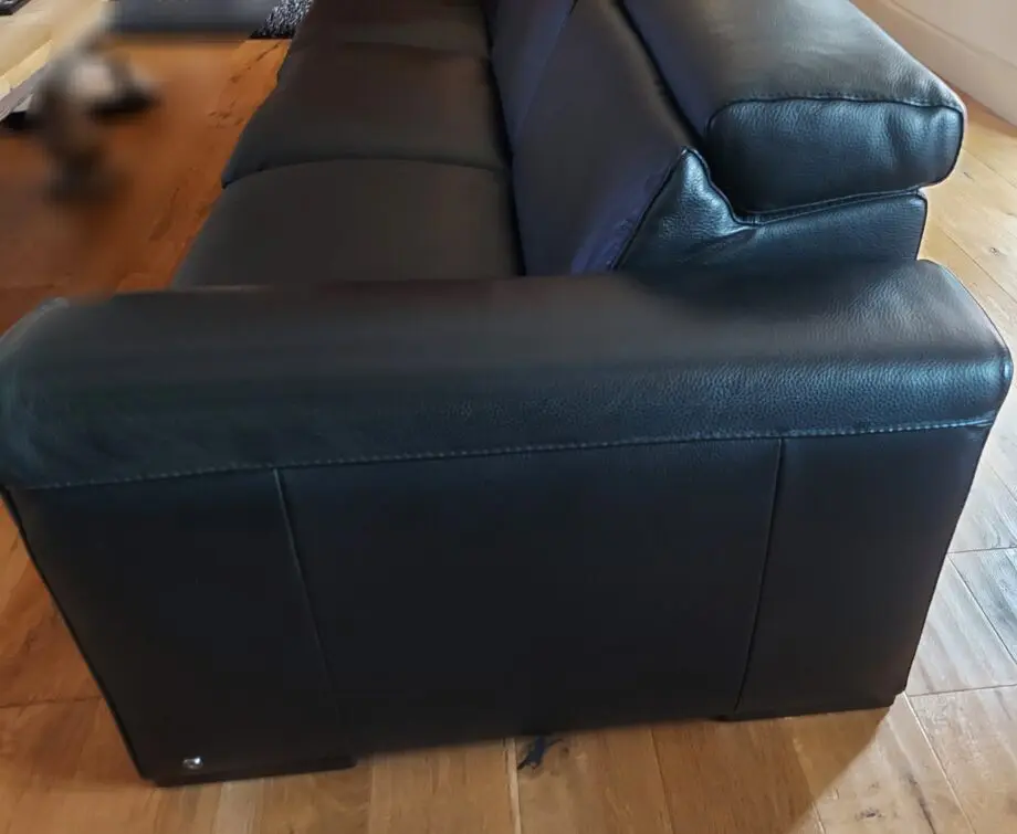 Natuzzi Sofa Set (3 and 2 seater) Black Leather Recliners Superb condition