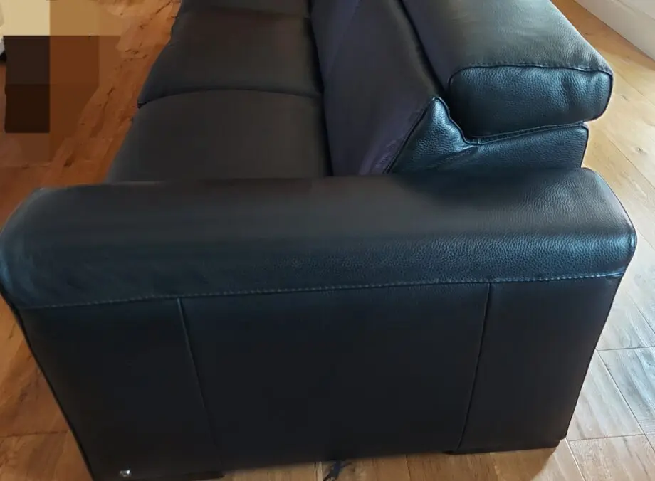 Natuzzi Sofa Set (3 and 2 seater) Black Leather Recliners Superb condition