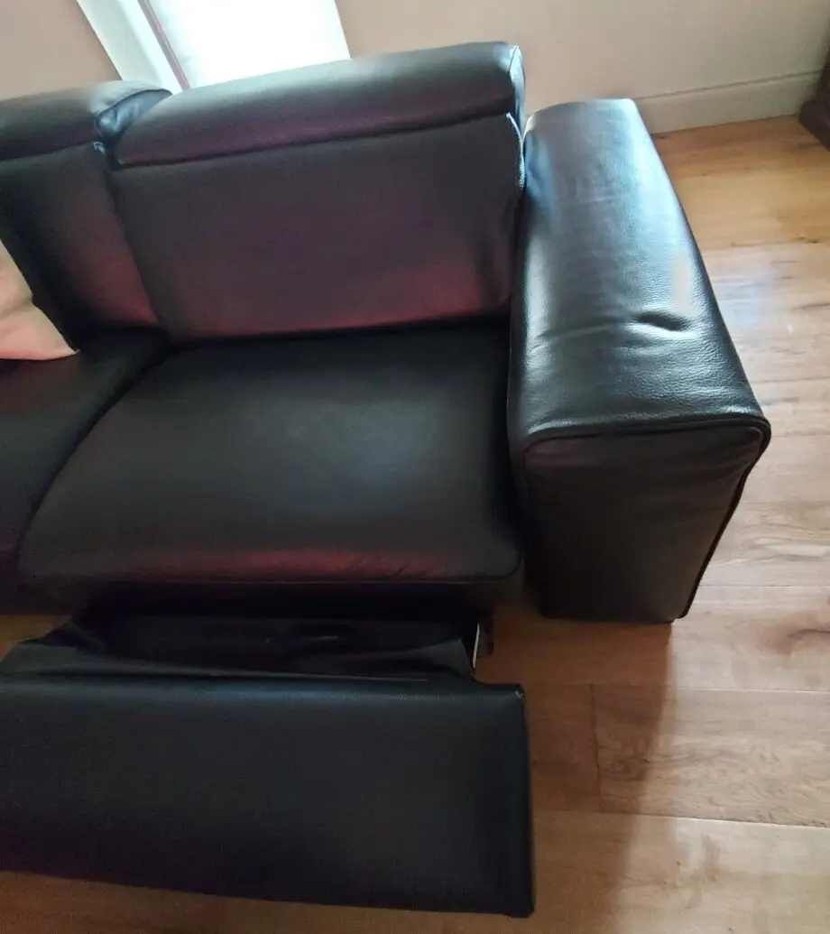 Natuzzi Sofa Set (3 and 2 seater) Black Leather Recliners Superb condition