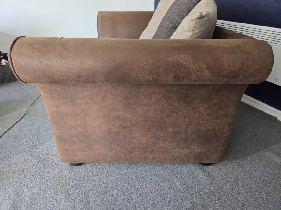 Burhéns brown two-seater sofa