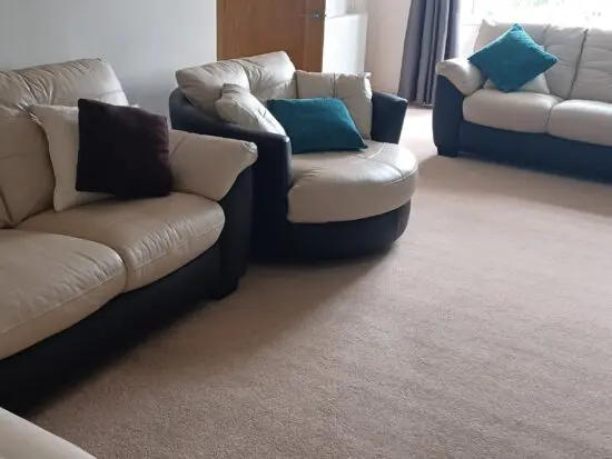 IMMACULATE CREAM LEATHER CORNER SOFA, WITH 3 SEATER SETTEE & SWIVEL LOVE CHAIR