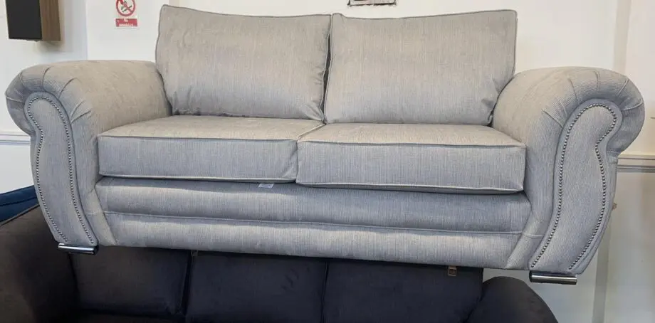 Chesterfield Loveseat For Sale || Cream Colour & Long-Lasting Hardwood Frame