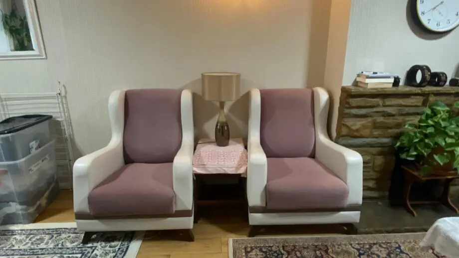 Modern Sofa Set – 2 × 3-Seater Sofas + 2 Armchairs (Excellent Condition)
