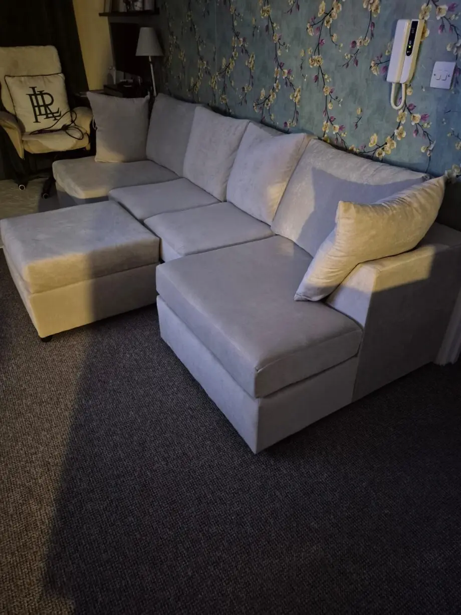 4 seter sofa with footstool