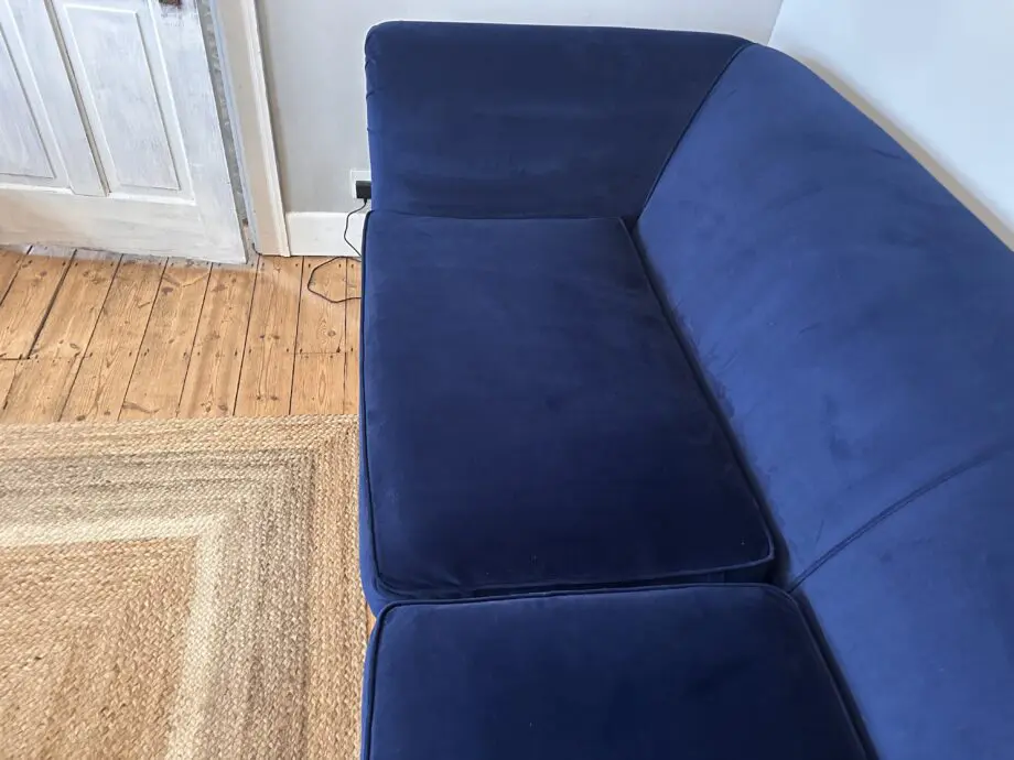 Distinctive Chesterfield made in UK blue velvet 4 seater sofa