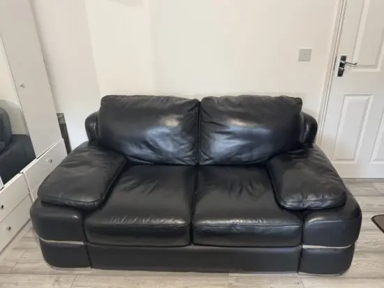 Black Leather 2-Seater Sofa – Excellent Condition