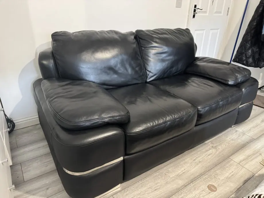 Black Leather 2-Seater Sofa – Excellent Condition