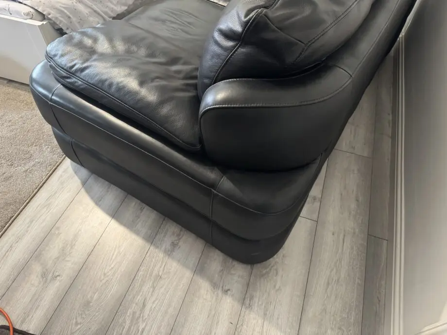 Black Leather 2-Seater Sofa – Excellent Condition