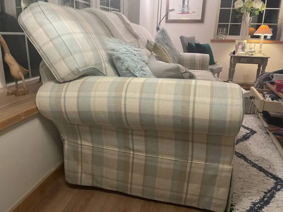 Lovely comfortable extra large sofa from MultiYork.