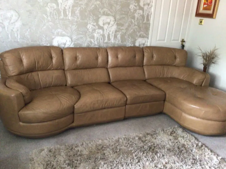 Lovely brown / beige comfortable leather suite.