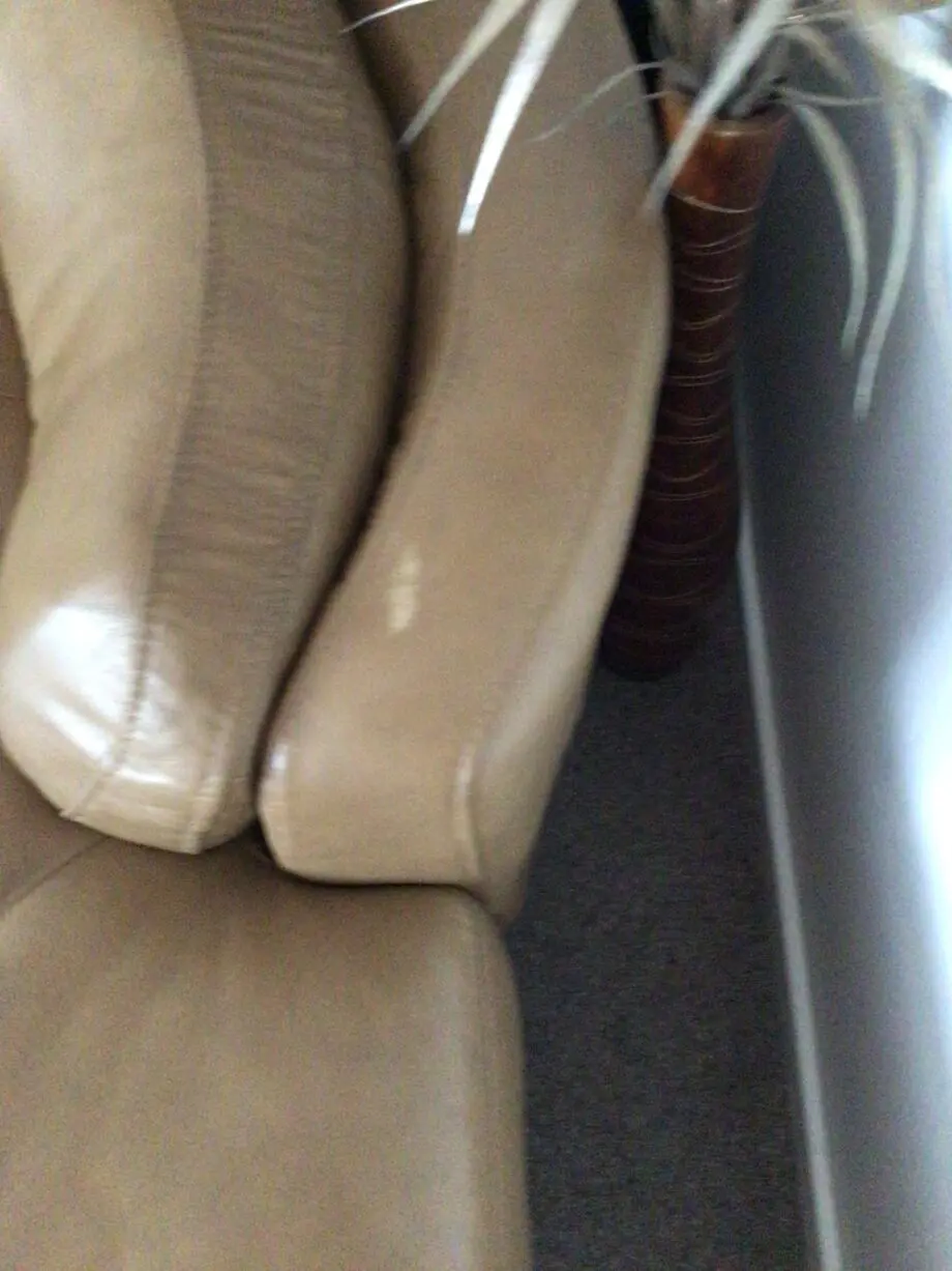 Lovely brown / beige comfortable leather suite.