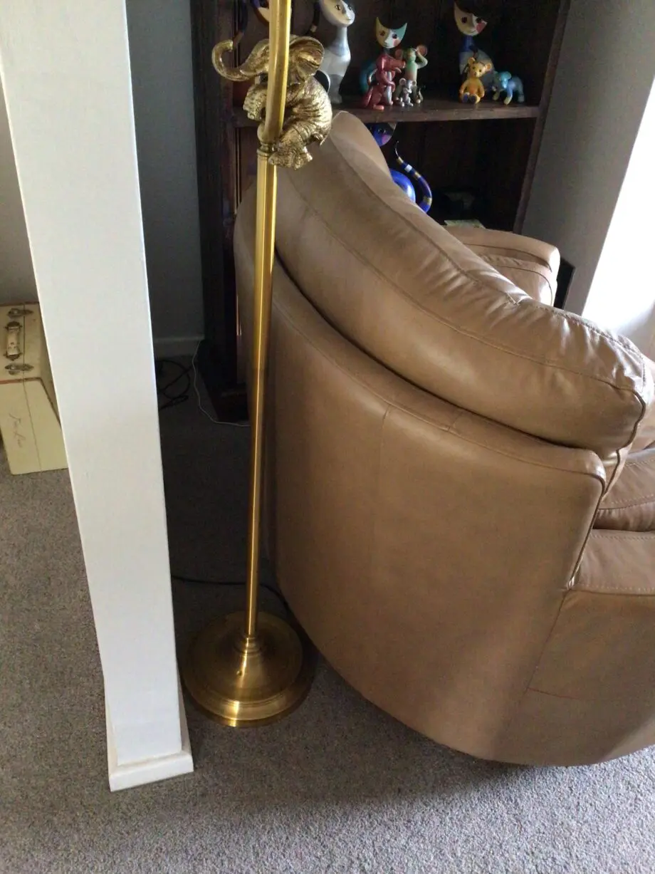Lovely brown / beige comfortable leather suite.