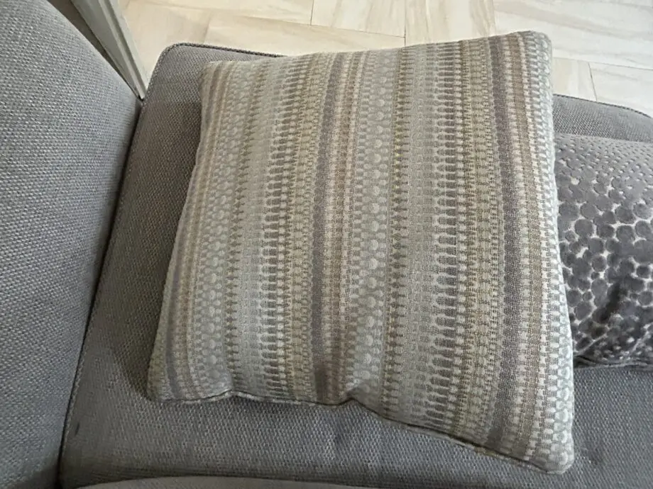 3 piece sofa set comprising 2 x 3 seaters and 1 x 1 1/2 seater