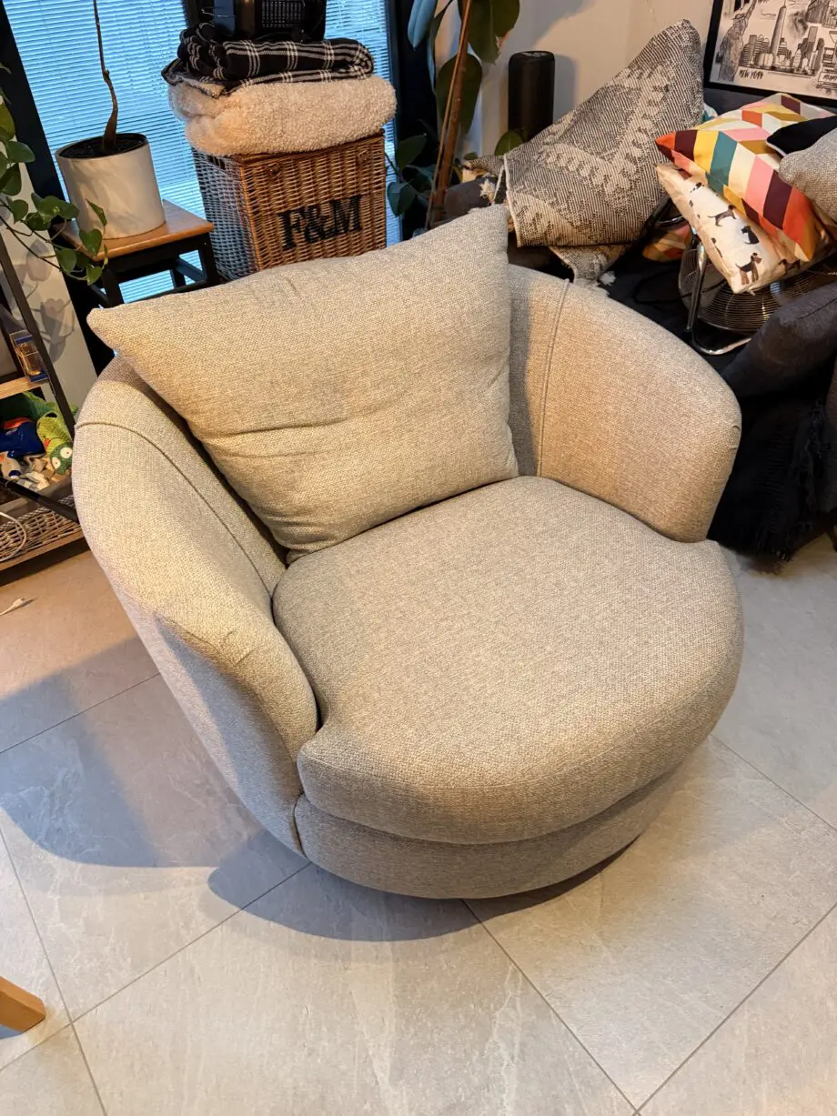 DFS LARGE SWIVEL CHAIR
