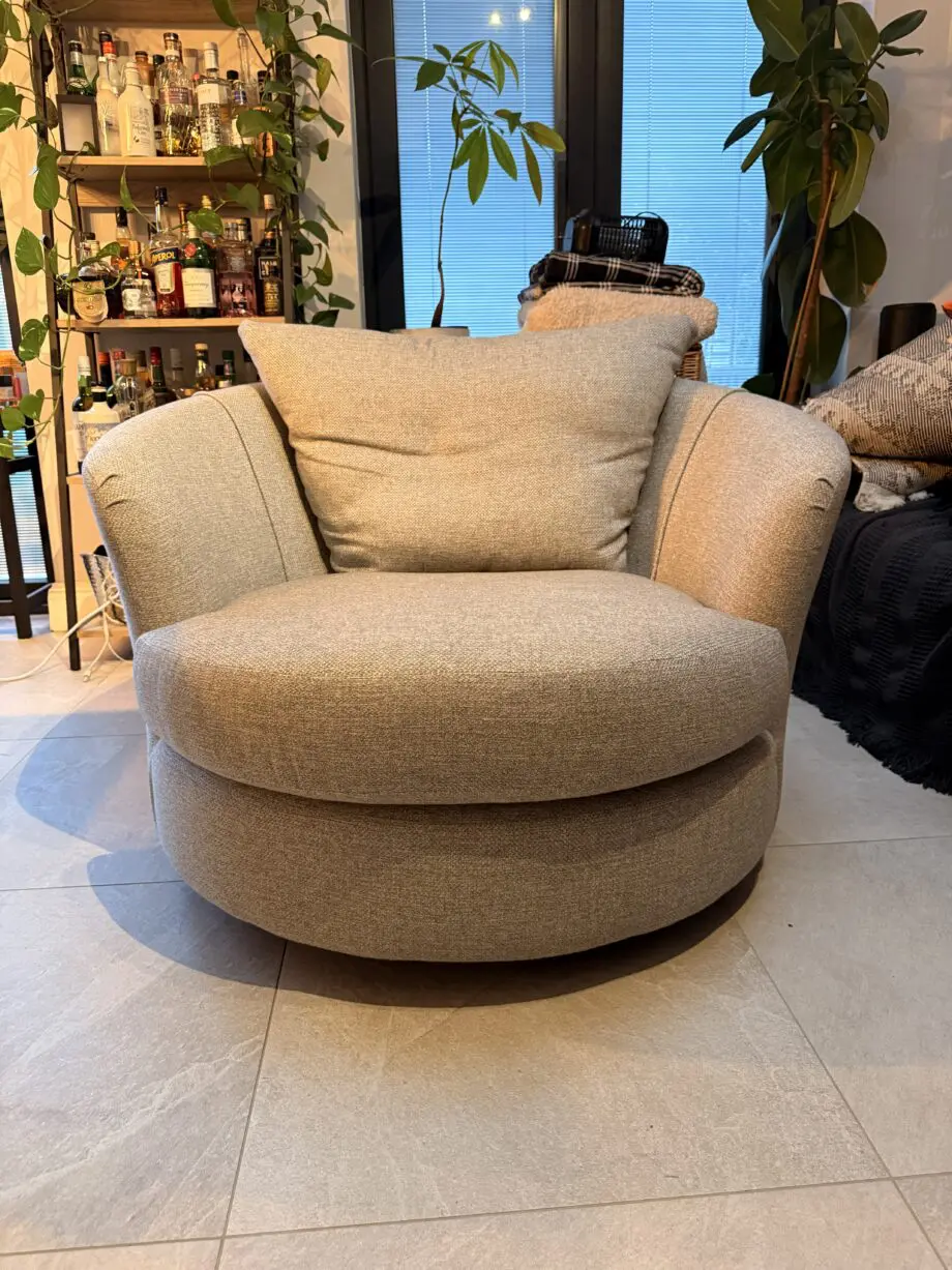 DFS LARGE SWIVEL CHAIR