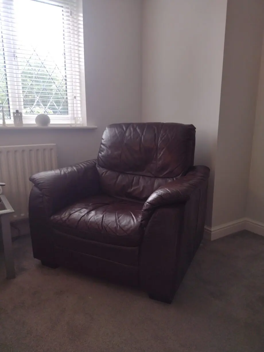 Brown leather 3 piece suite with recliner chairs 1 electric and 1 manual