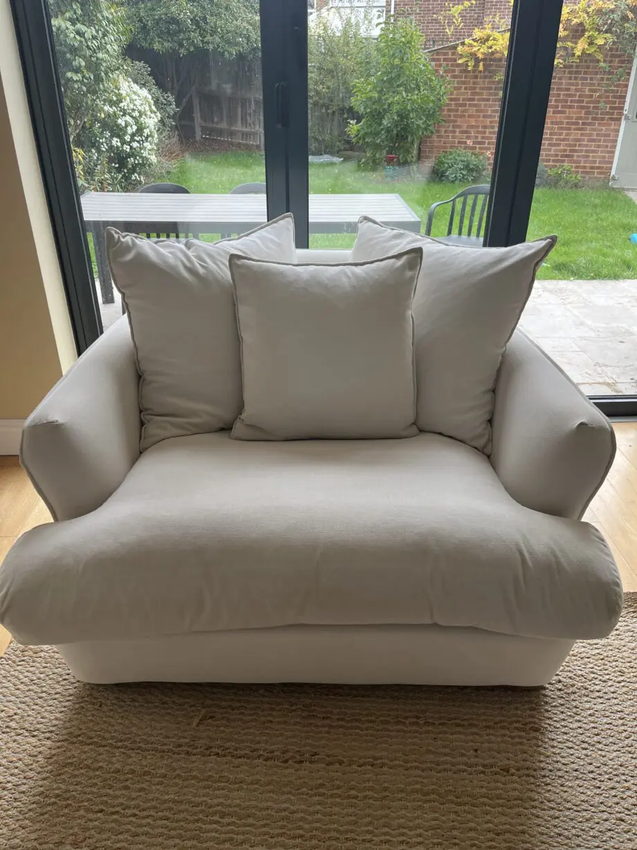 Loaf smooch love seat in chalky white