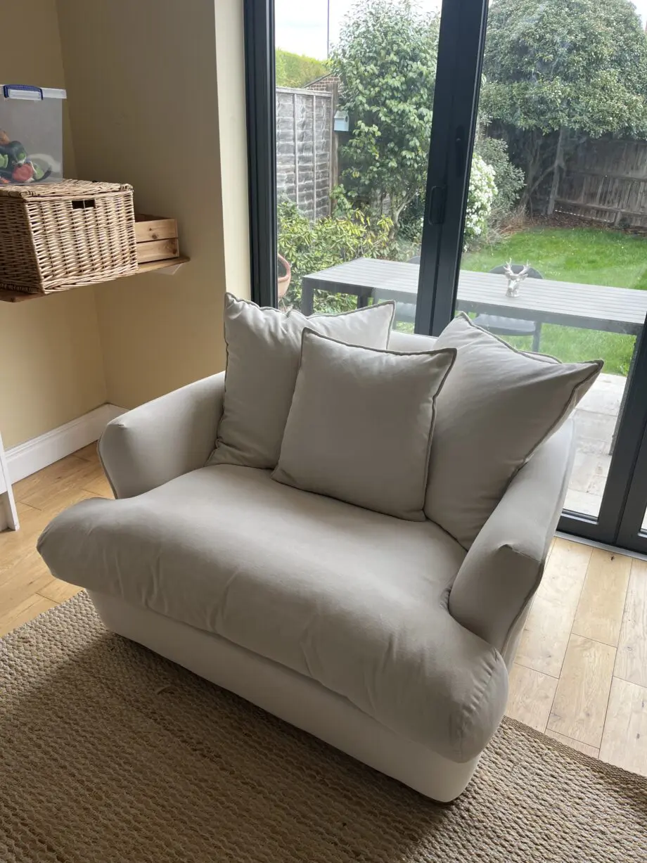 Loaf smooch love seat in chalky white