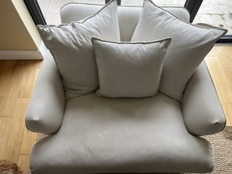 Loaf smooch love seat in chalky white