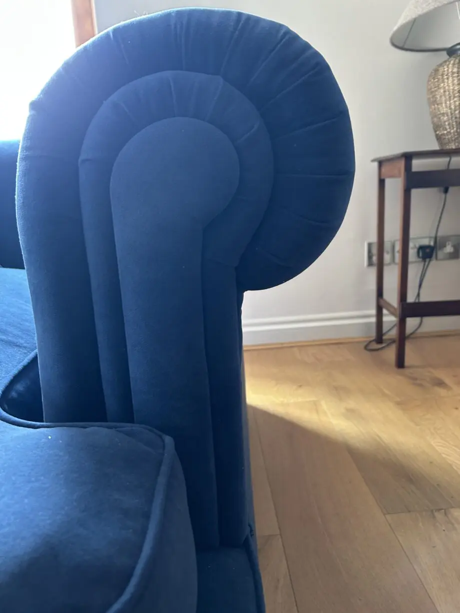 2 Blue large settes