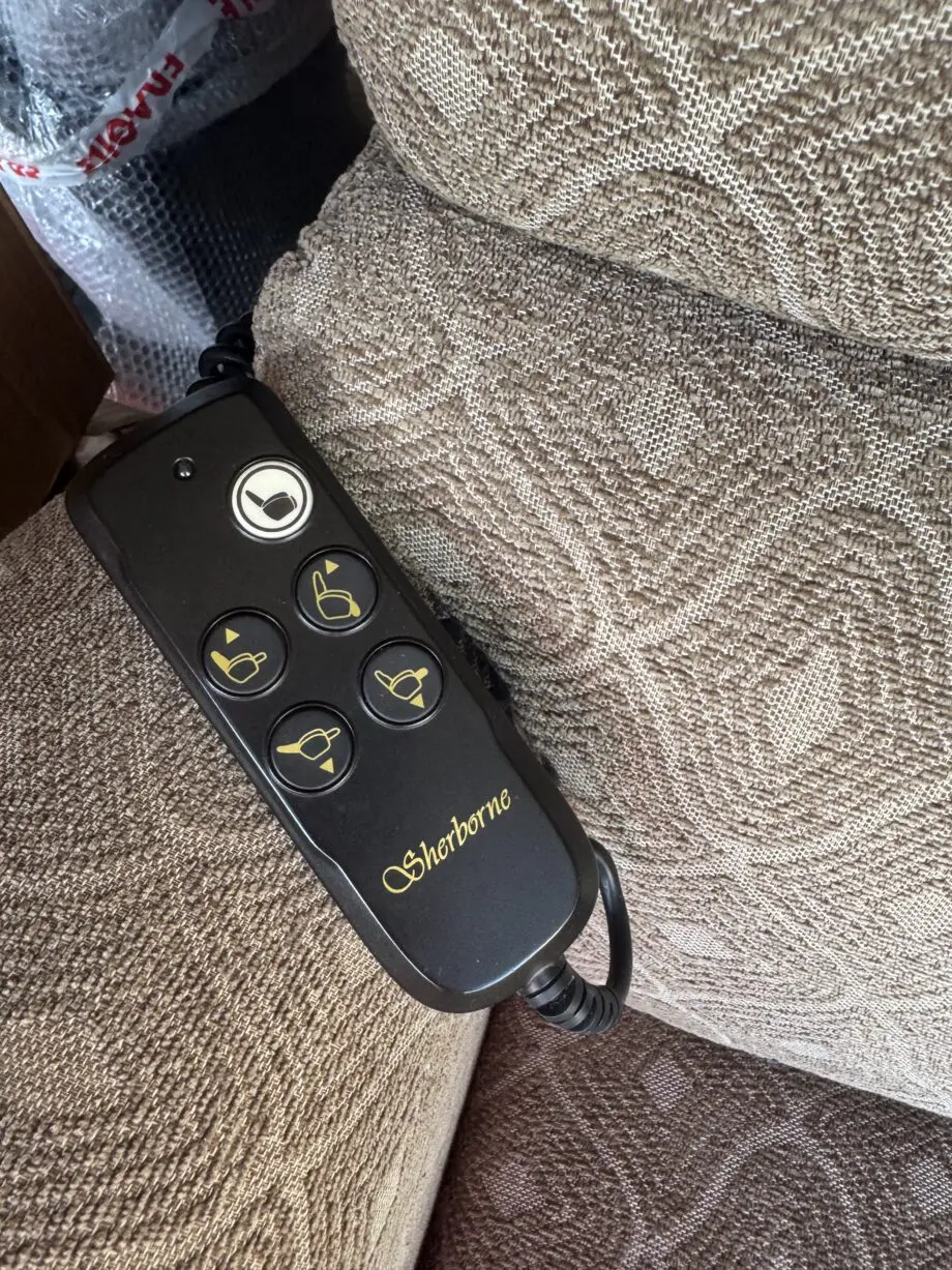 Electric rise and recline chair