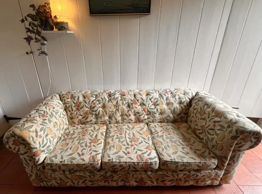 William Morris upholstered chesterfield style 3 seater sofa