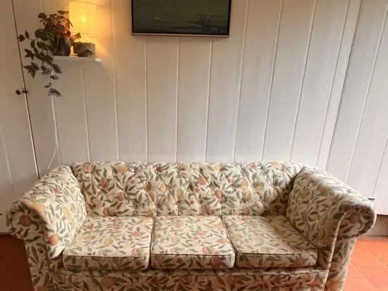 William Morris upholstered chesterfield style 3 seater sofa