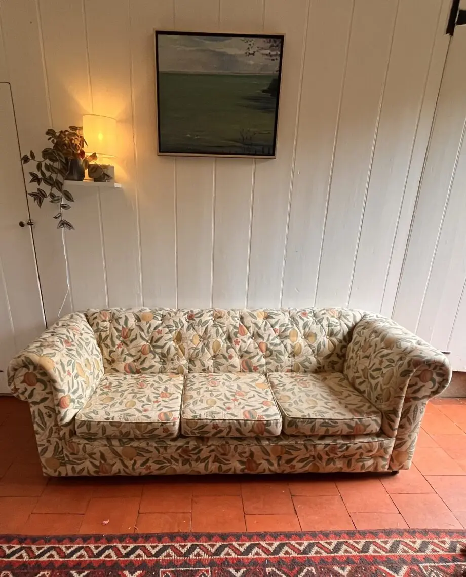 William Morris upholstered chesterfield style 3 seater sofa