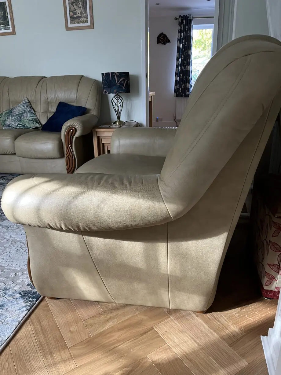 SCS Italian leather sofas in beige/oatmeal