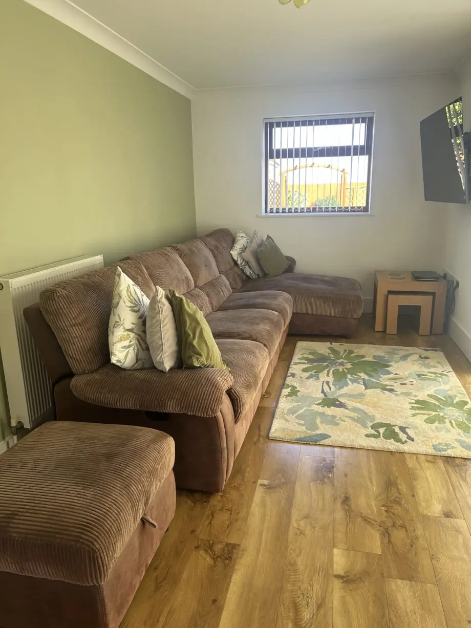 Harvey’s Arlington Settee