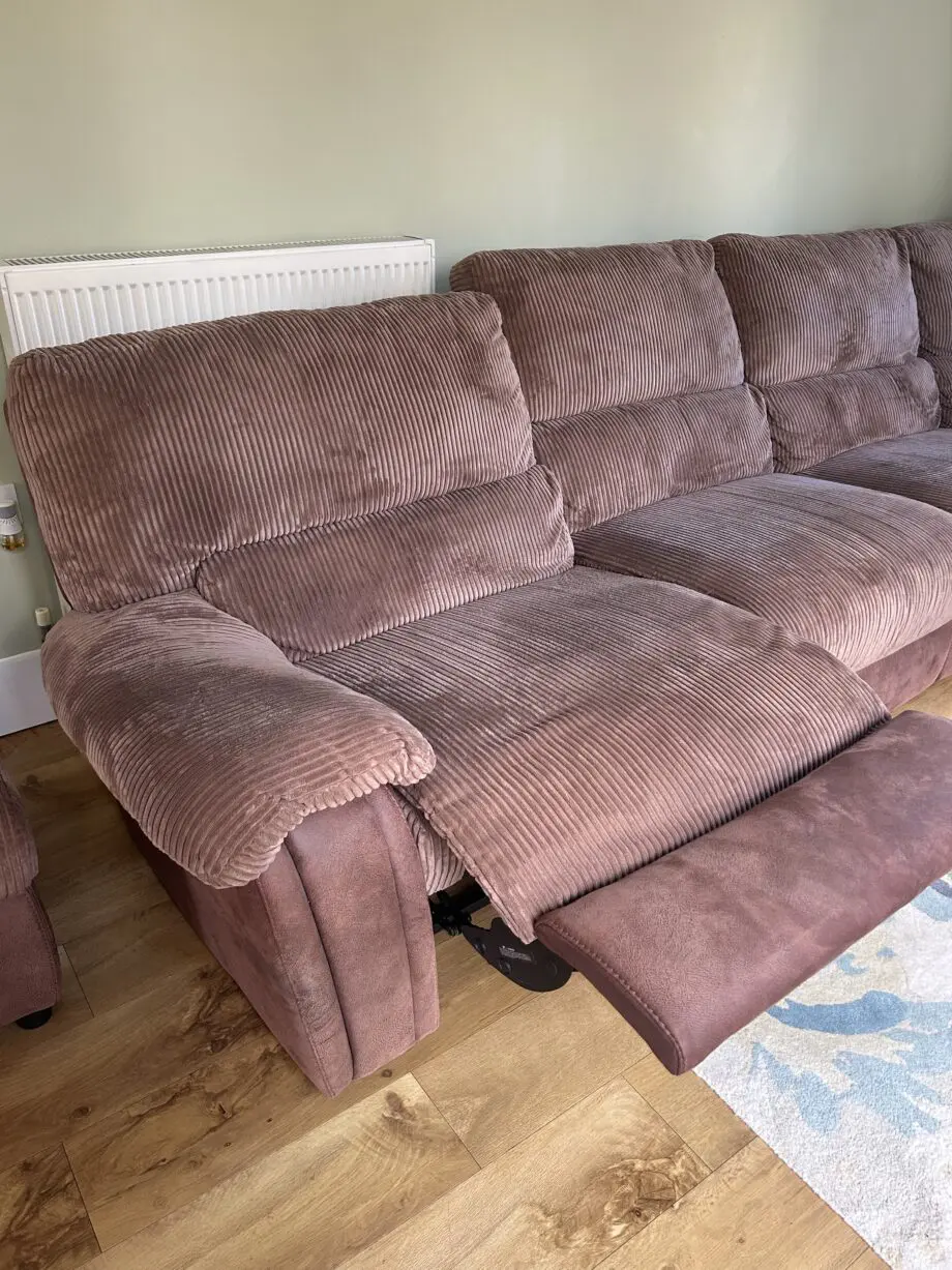 Harvey’s Arlington Settee