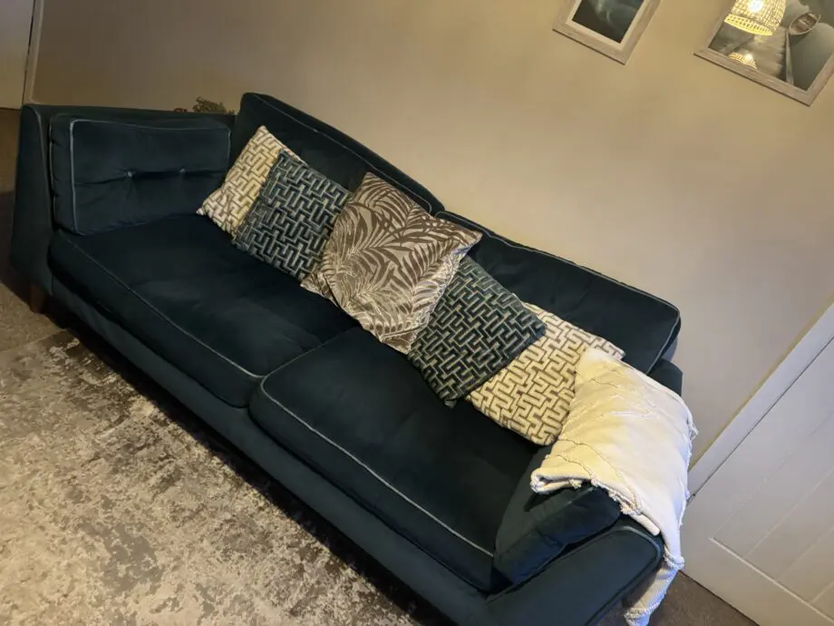 Cricket sofa teal with edging