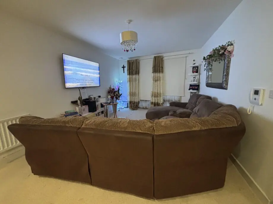 L-Shaped Corner Sofa with Two Recliners – Detachable Sections