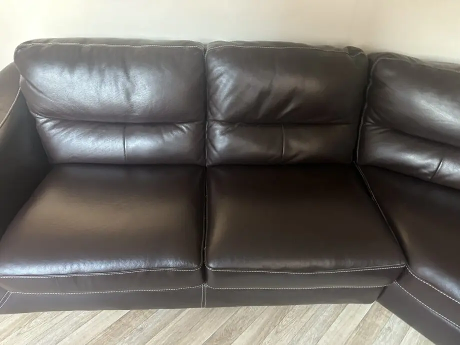 Corner settee