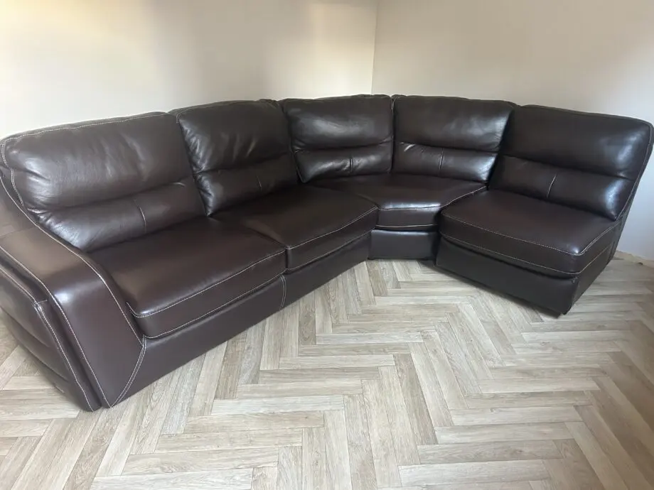 Corner settee