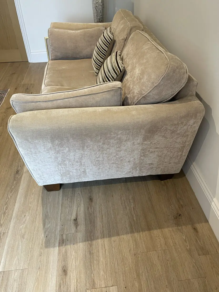 🛋️ Comfy 2.5-Seater Sofa with Solid Wood Frame – Excellent Condition
