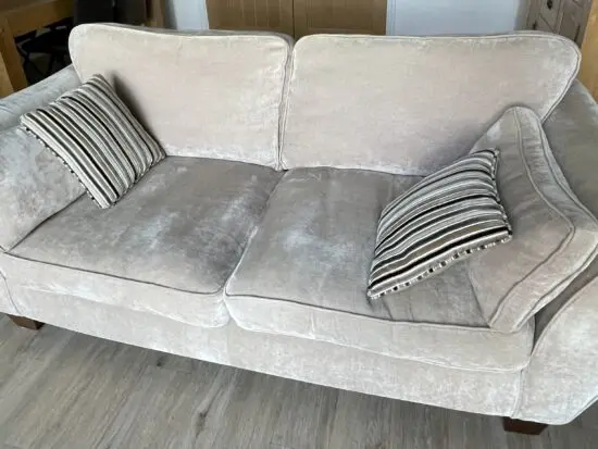 🛋️ Comfy 2.5-Seater Sofa – Excellent Condition