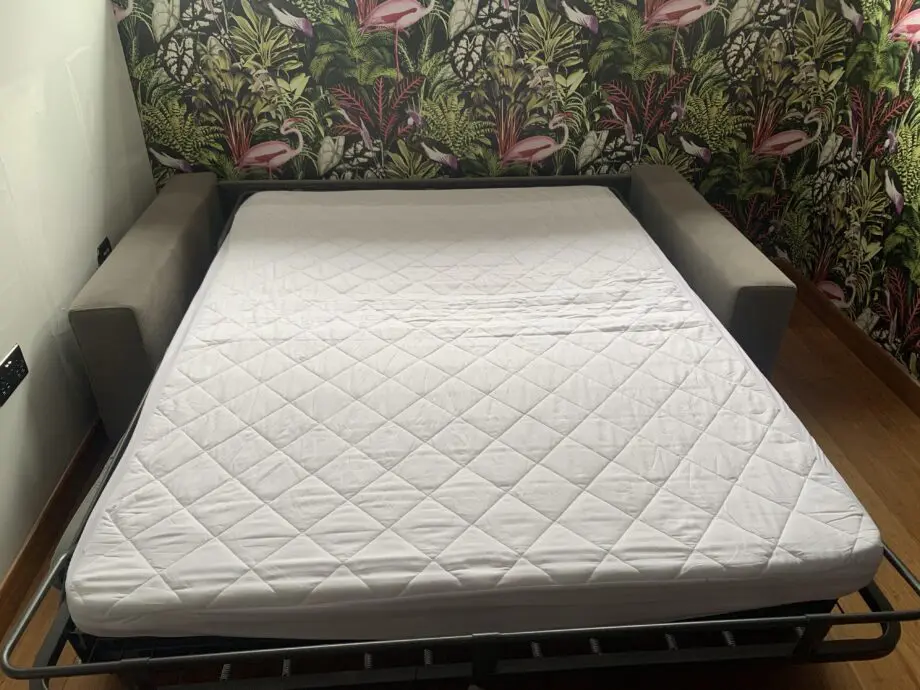 BoConcept Taylor Sofa Bed – Premium Italian LampOlet Mechanism – £3,500 RRP (Purchased 2021)