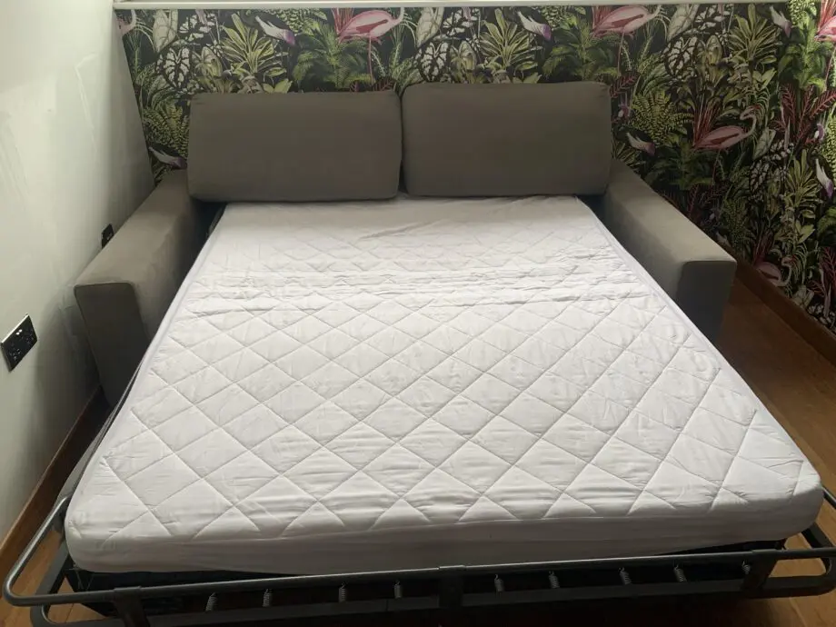 BoConcept Taylor Sofa Bed – Premium Italian LampOlet Mechanism – £3,500 RRP (Purchased 2021)