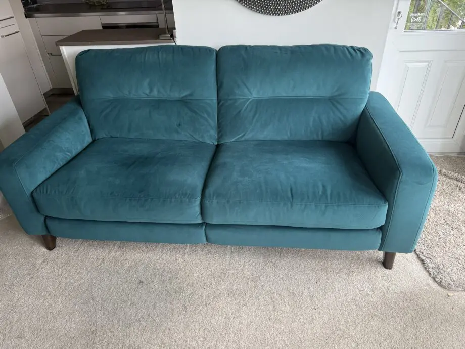 Stunning 3 and. 2 seater sofas with automatic recliners