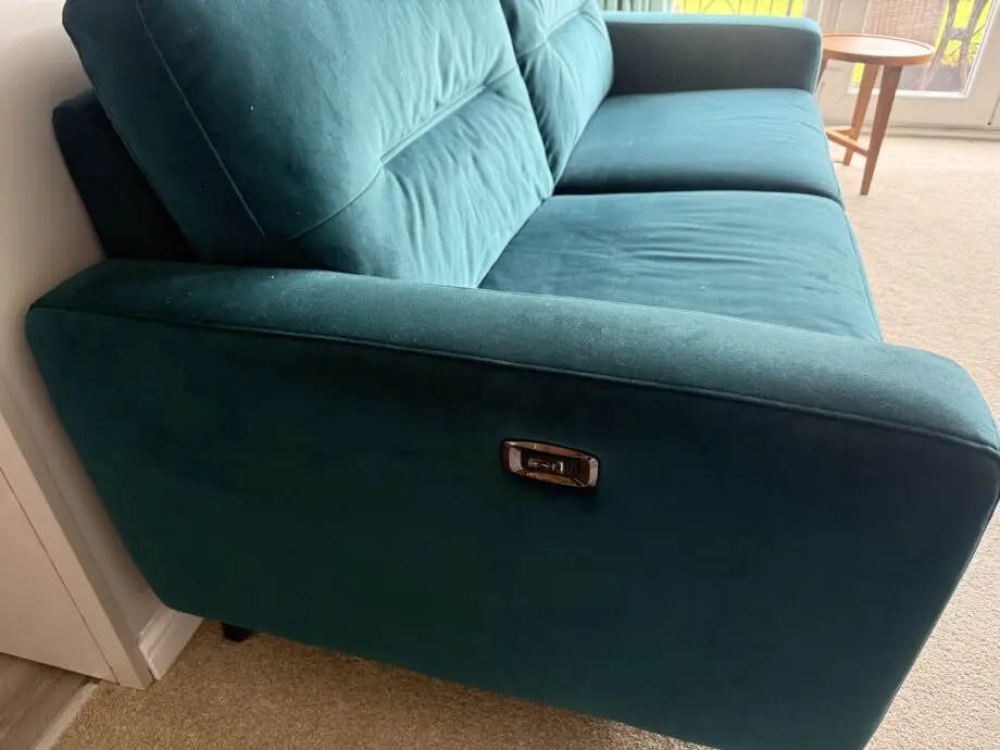 Stunning 3 and. 2 seater sofas with automatic recliners