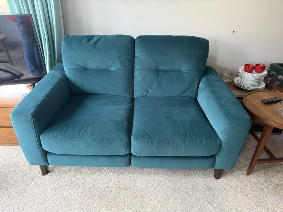 Stunning 3 and. 2 seater sofas with automatic recliners
