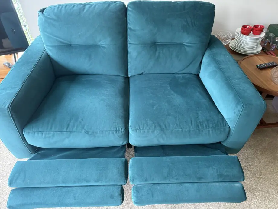 Stunning 3 and. 2 seater sofas with automatic recliners