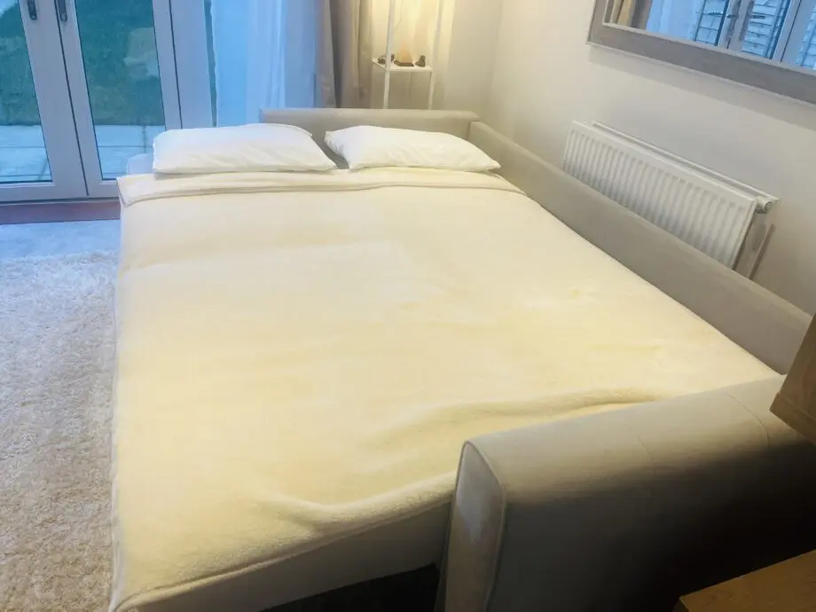 Sleep8 king size sofa bed