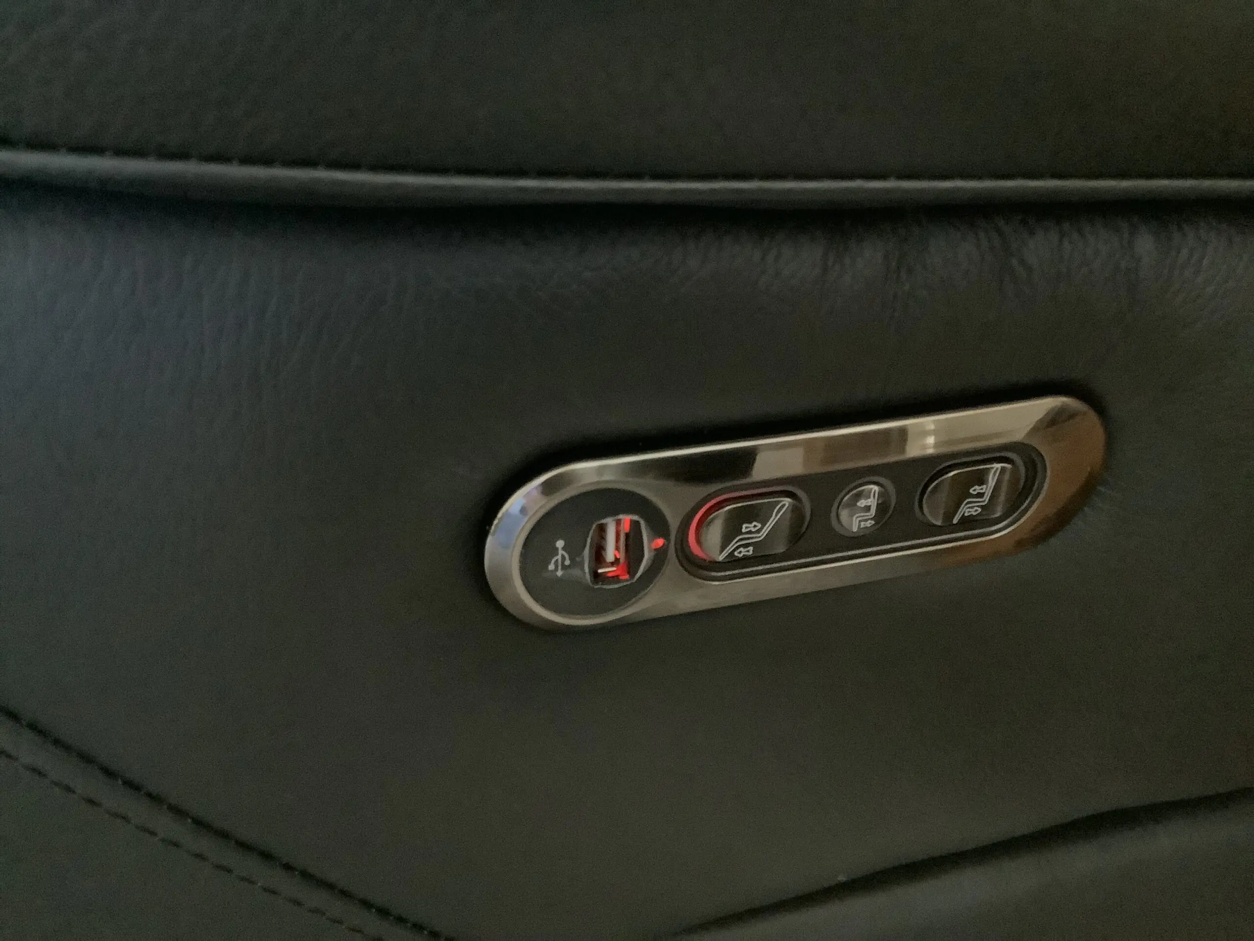 DFS genuine leather suite only 2 years old