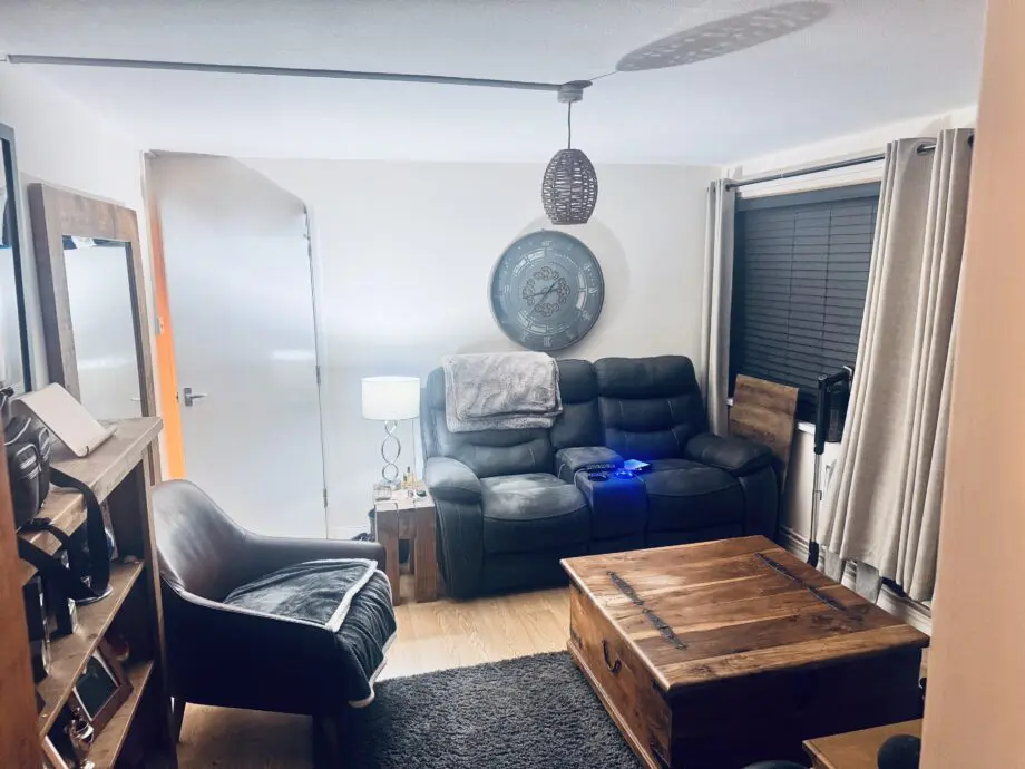 DFS Graphite Vinson Smart Sofa, 2 Seater, Recliner, Excellent condition.