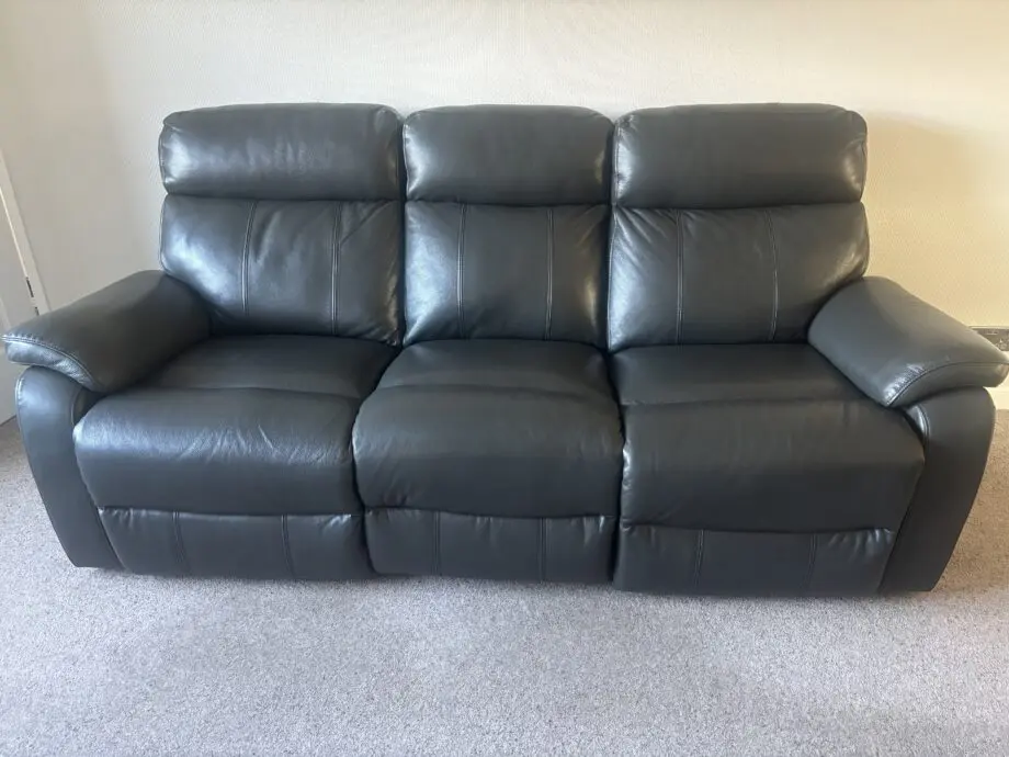 DFS Navona Leather Suite 3 seat electric Recliner + 2 seat settee