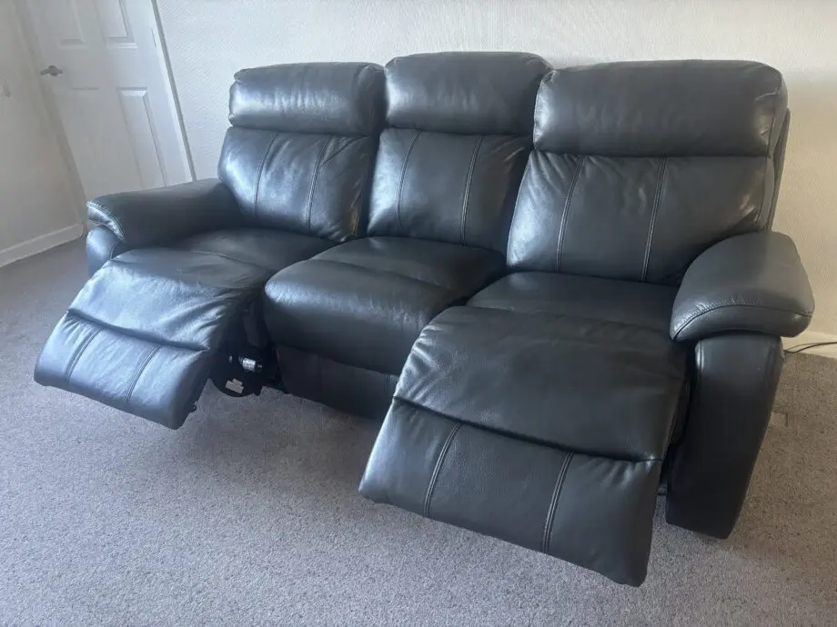 DFS Navona Leather Suite 3 seat electric Recliner + 2 seat settee